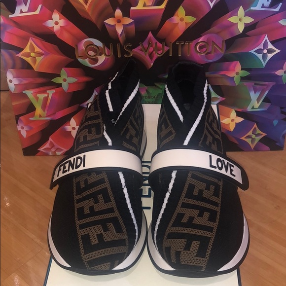 🖤🤎Fendi logo slip on sneakers size🤎🤍 - Picture 5 of 6